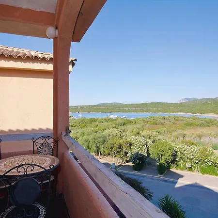At Baia De Bahas Apartment